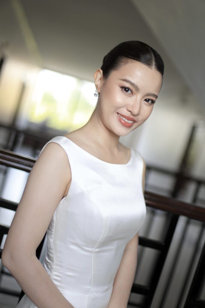 Expert Phuket makeup artist applying radiant bridal makeup with a natural, glowing look.